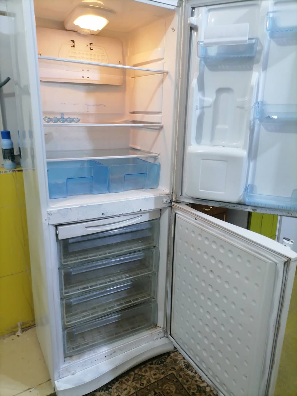 غراض منزليه نضيفه كلش للبيع اتصال هاتفي ***********
