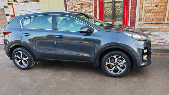 السلام عليكم ورحمة الله وبركاته
سبورتج خليجي موديل 2020 مكفولة. عدا الطخة الموجودة في الجاملغ الامامي صفحة السائق السعر 195 وبيها مجال 
رقم ***********
