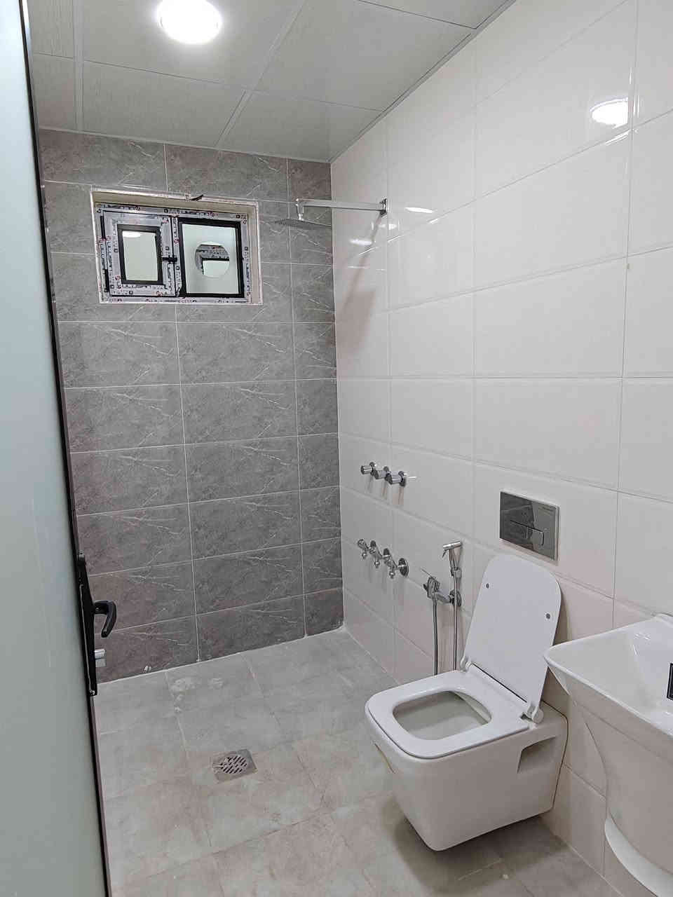 دار للبيع زيرو
مساحه 125م واجهه 6 وربع نزال 20
يقع في حي الجهاد الشارقه قريب مجمع النسيم
يحتوي 3 غرف نوم غرفه سويت حمامات عدد 3 صاله ومطبخ ومناور للاستفسار اتصل ع شركه المستقبل للعقار ***********
