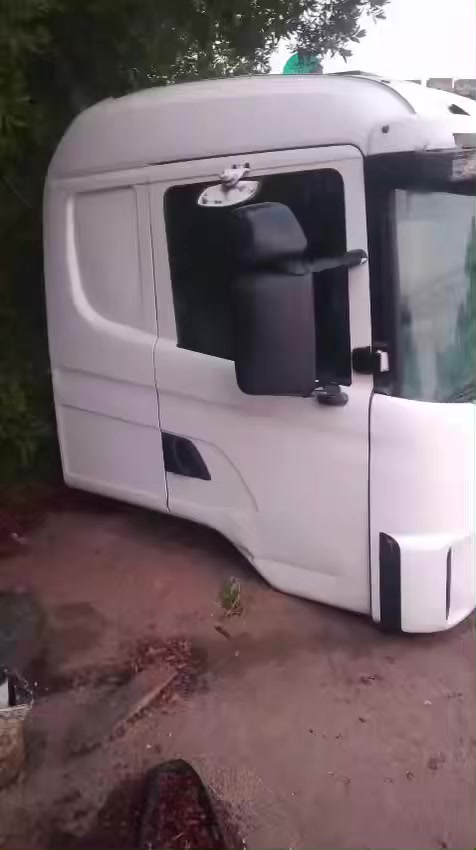 السلام عليكم قماره للبيع ٢٠٠٤ كامله وجاهزه وجديده مانغصها برغي ‭٠٧٨٠ ١٢٤ ٩٣٧٧‬
