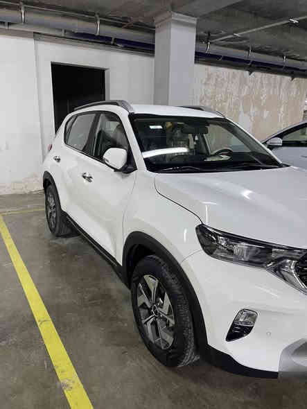 السلام عليكم 
عندي سونيت خليجي للبيع موديل 2023 لون ابيض 
ماشية 16 الف كيلو 
فول ماعندا الفتحة 
محرك 1500 دبل نوزل 
بصمة 
تبريد قطعتين 
تحكمات استيرن 
مانع الانزلاق 
كشافات 
لايت هليوجين 
لاتصال 
***********
