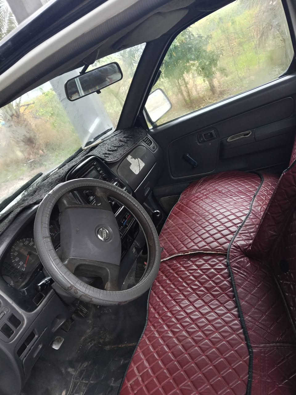 سيارة نيسان للبيع نضيفة ومكفولة بكلشي التواصل ع هذا الرقم ***********
