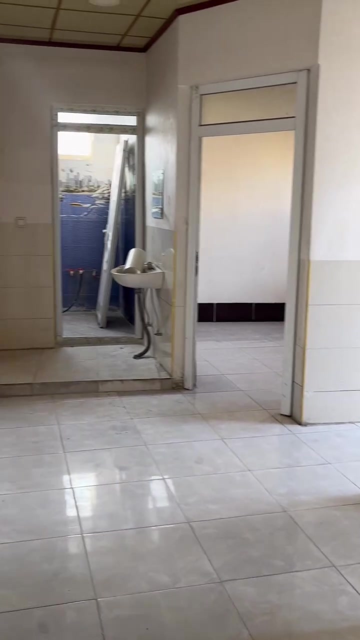 شقه لليجار  زيونه حي سومر عائله صغيره  سعر الشقه 175
اي ستفسار 
***********
***********
