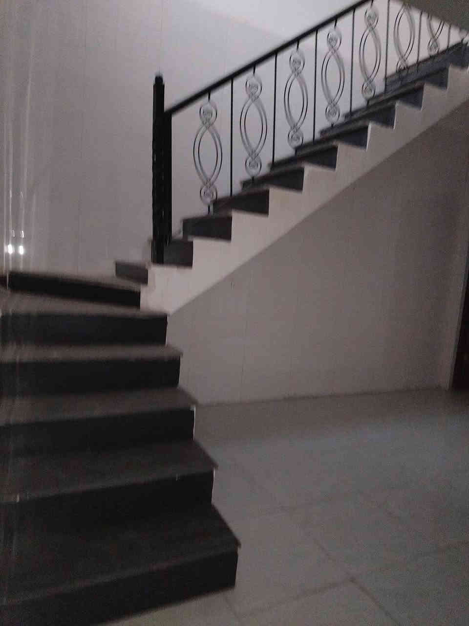 السلام عليكم عندي بيت في الموضفين للبيع خلف مدرسه نون والقلم مساحه ١٢٥ قاط واحد الاستفسار عن هذا الرقم ***********
