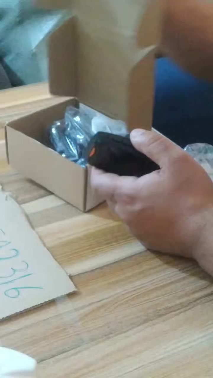 السلام عليكم
اغراض امزون الاصلي جديد مو باله 

الاسعار مذكورات بالفديوات 

مراسله وات ساب ***********
