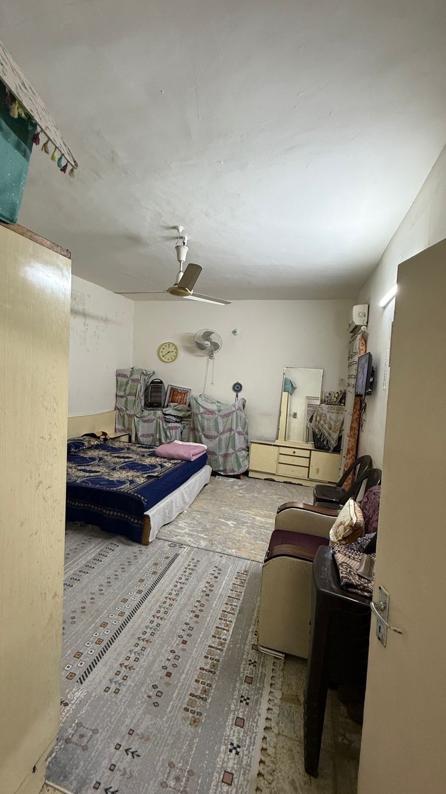 بيت للبيع العنوان كراده داخل مقابل حسينية ال مباركه فرع علوة الفكهاني  الشارع مغلق بي ساحه بالأخير تستدير بي السيارات  البيت مساحته 144م واقع حال 9 واجهه نزال 16 سند مستقل طابو صرف يقره بلسند 138 م استقطاع الشارع للبلديه عرض  الشارع 6م البيت 3طوابق استثمار
الطابق الارضي 3 غرف نوم +صاله +مطبخ +صحيات  سيراميك
الطابق  الأول 2 نوم +صاله +مطبخ+ صحيات سيراميك 
الطابق الثاني 2نوم +صاله+مطبخ +صحيات سيراميك
للاستفسار ‭٠٧٧١ ٣٤٦ ٦٢٧٩‬- ‭٠٧٨١ ٨٢٢ ١٨١٨‬