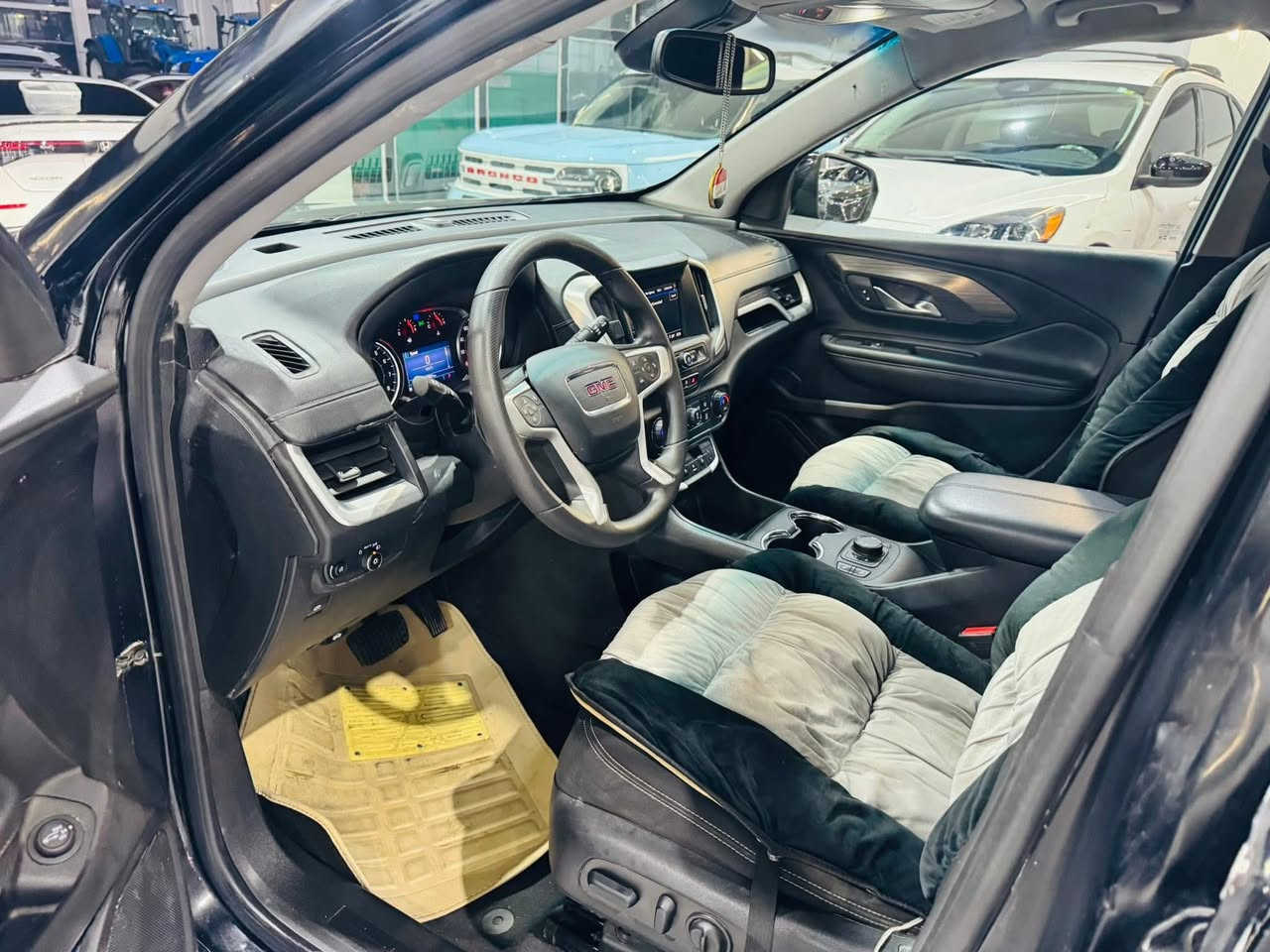 سلام عليكم اخوان جيمسي تيران  sle موديل 2022  للبيع  والمراوسة 146 ورقة وبيها مجال بسيط  بالنسبة للصبغ جم قطعة احسبها عام بكيفك بس البجم امامي كبس والخلفي كبس بشرط بدون اي دواخل مواصفاته فوول عدا فتحة ابواب بصمة كشنات تدفئة كهرباء وشاشة تدعم كار بلاي  gps  وبيها رادار وتحديد مسار وتثبيت السرعة وصندوف شفط وبعد بيها مواصفات وبيها بطاقة بانزين  
مكاني كركوك  ***********
