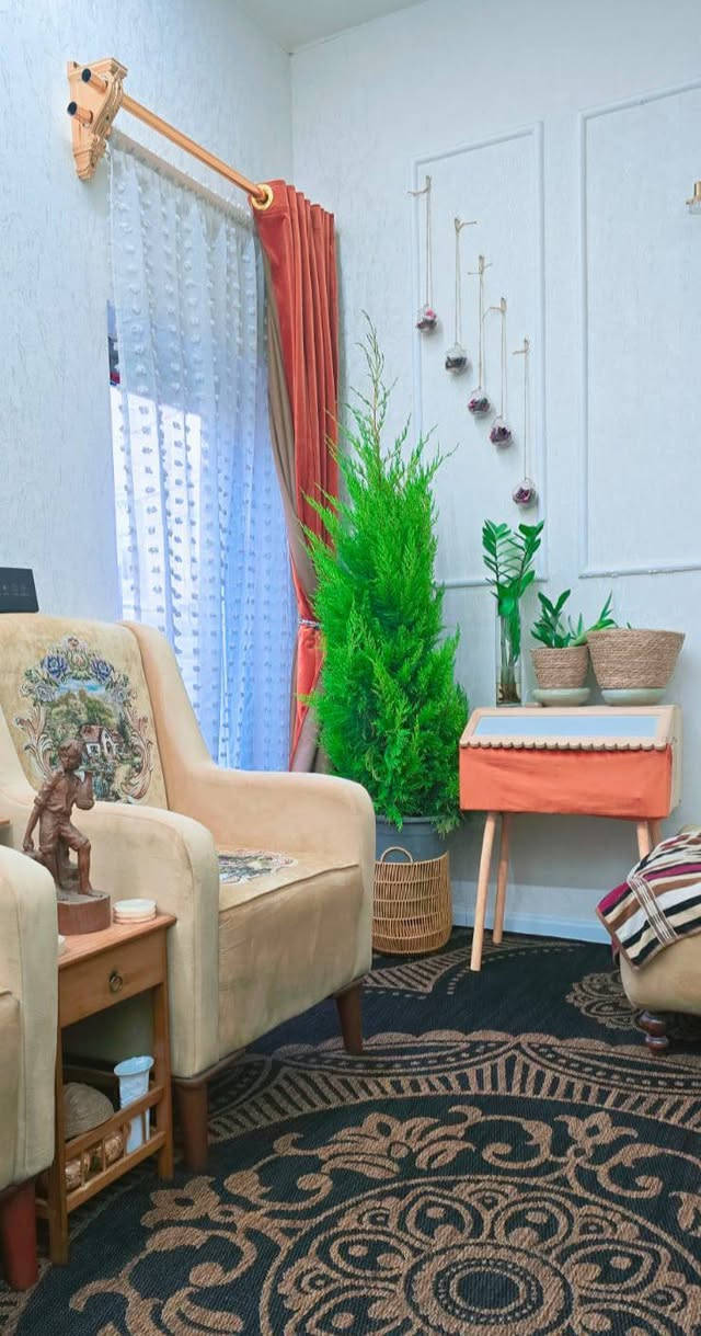 جنس العقار/ بستان (ملك صرف )
نوع العقار/ دار سكن طابقين ركن على ثلاثة شوارع..
المساحة/ 300م 
الموقع/ بابل - الحله - بداية منطقة الطهمازيه 
التفاصيل/
الطابق الأول 
--------------
غرفتين منام قياس 4x5 وكلدور 6x4 وصالة ضيوف 4,5x7 ومطبخ 4x6 ومجمع صحيات داخلية وخارجية.
الطابق الثاني 
----------------
غرفة منام قياس 4,5x6 مع غرفة للملابس 2x4 مع غرفة منام 4x4 ومطبخ ومجمع صحيات وبيتونة 3x4 
السعر/ 110 قابل للتفاوض 
ملاحظة:- 
1.  تتوفر أرض سكنية بجانب الدار مساحة 
470م مسيجة وبسعر 47 مليون وكذلك قطعة أرض سكنية خلف الدار مباشرة مساحة 150م مشيد عليها مشتمل يتكون من غرفة منام واحدة وصالة ضيوف وكلدور ومطبخ ومجمع صحيات بسعر 20 مليون دينار .
2. الدار بناء 2015 الطابق الأول بناء بلوك درجة أولى والطابق الثاني بناء طابوق علما بانه تم  ترميمه قبل سنة تقريبأ..
للاستفسار مراجعة مكتبنا أو الاتصال بنا على الرقم/ ***********
خاص واتس.....
