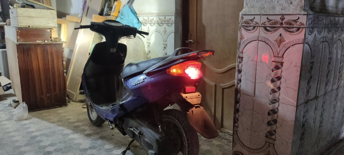 السلام عليكم دراجة اكزز خبط ياباني سرعة 100 محرك ناعم كلش كهربائيات سلف لايت زنون اشاير بس الاشارة اليمنى مرات تعلگ  وتواير جدد ويلات نظيفات وكفراتها بلاديات بيهن شخوط بسيطة  الدراجة دسك بريكها الامامي بس مابي دهن عيوبها او نواقصها مازدة مال البكلايت الخلفي وكيج البنزين وسبرنگة مال رباط سعرها الف بس مافارغ ابدلها الصراحة بالنسبة للمحرك من خذتها راعيه كفلها كال مامفتوحة بس هم من تجي جيكها انه مو كلش قوي بيهن عموما مكاني البصرة الزبير السعر 550الف رقمي ***********
