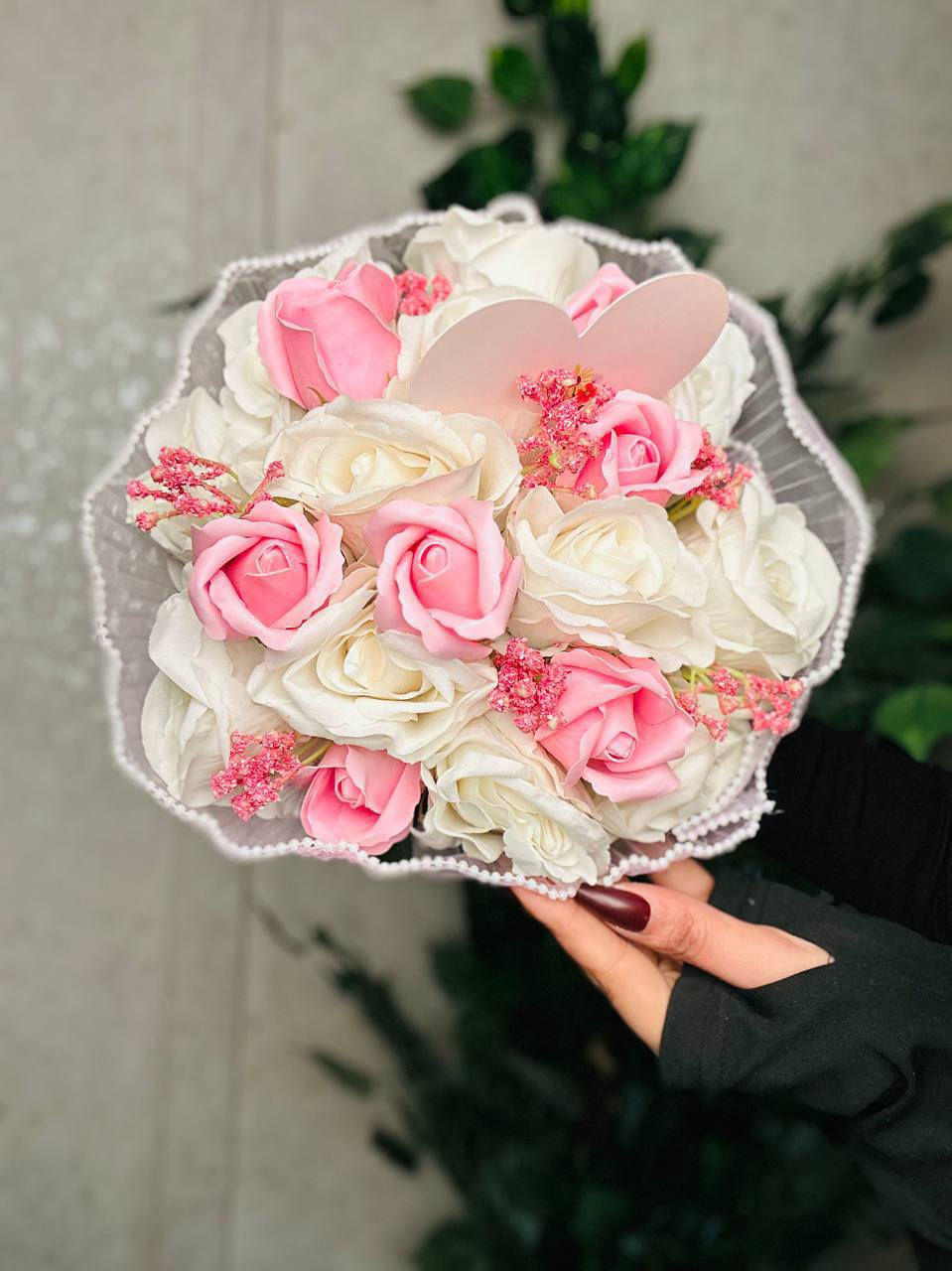 اجمل بوكي ممكن تشوفوها بمناسبة الفالنتاين 🌹🦋❤️

الورد لغة لا تفهمها إلا القلوب المحبة.. واليوم حبيت أهدي لقلبي قطعة من الجمال تشبه روحها. كل عيد حب وإنتِ النبض اللي يحييني ❤️🌹🦋.
بين رقة الورد ولمعة الفراشة، ضاعت كل كلمات الوصف.. كل عام وحبنا يزهر وما يذبل أبداً 🌹🦋💎
بين حُمرة الورد ونعومة الفراشة، حكاية حب ما تنتهي.. أقدملك قلبي قبل هديتي ❤️💍"

مع كارت عبر بهدية تحچي عنك 💌

🚘يوجد خدمة توصيل لجميع محافظات العراق 
للحجز والستفسار خاص


**إذا كنت صاحب هذا الإعلان وتريد حذفه لأي سبب، رجاءا أرسل رسالة إلى الدعم الفني**