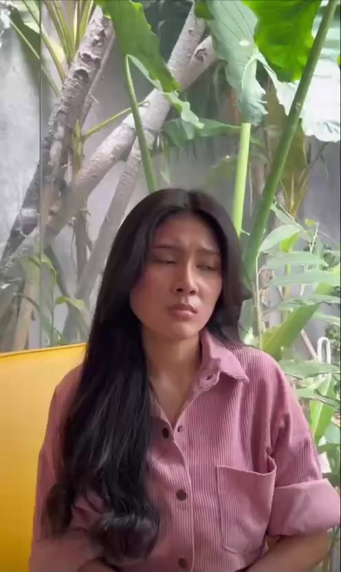 لوشن Flacenta لليدين والجسم (Flacenta Hand & Body Lotion)، وهو مستحضر للعناية بالبشرة يتميز بتركيبة تعتمد على حليب الماعز وبروتين فول الصويا

المميزات والفوائد
ترطيب مزدوج وتفتيح: يعمل اللوشن على ترطيب البشرة بعمق وتفتيح لونها

امتصاص سريع: يتميز بتركيبة ناعمة وغير لزجة يسهل على البشرة امتصاصها

مكونات مغذية: يحتوي على فيتامين E ومستخلصات التفتيح التي تجعل البشرة تبدو مشرقة وناعمة

طريقة الاستخدام
يُوضع اللوشن على اليدين والقدمين والجسم، ثم يُدلك بلطف حتى يمتصه الجلد تماماً للاستمتاع بنعومة ورائحة مميزة

السعر خاص
#اكسبلور
#anastasia_store
#لوشن_للجسم
#توصيل_جميع_المحافظات


**إذا كنت صاحب هذا الإعلان وتريد حذفه لأي سبب، رجاءا أرسل رسالة إلى الدعم الفني**