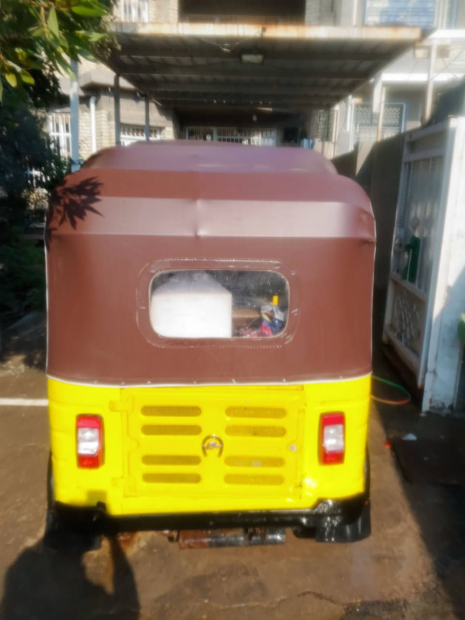 السلام عليكم تكتك موديل 2016اوراق كامله تخك تاير كهربيات كلها شغاله محرك عشرين بيها مابيها خياس معمره جديد اريدها 500و3وبيها مجال العنوان بغداد ***********
