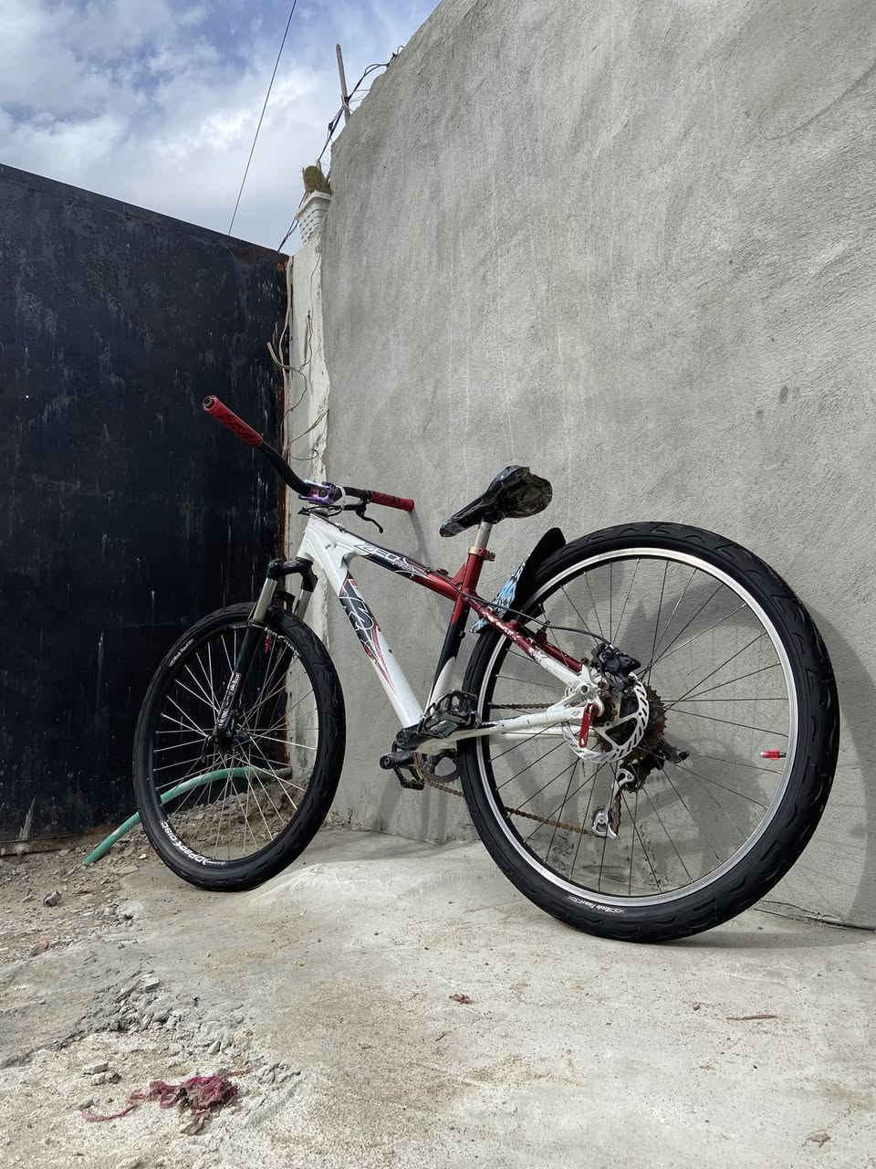 سلام عليكم دراجه K2للبيع ما بيها اي نقص دبل روك شوك شغال ابريكات شيمانو ابكانهم دراجه كامله من كل النواحي مكاني موصل حي النتصار السعر 290وبيها مجال حك جيتك +التواصل واتساب علا هاذ الرقم 0775 856 0699
