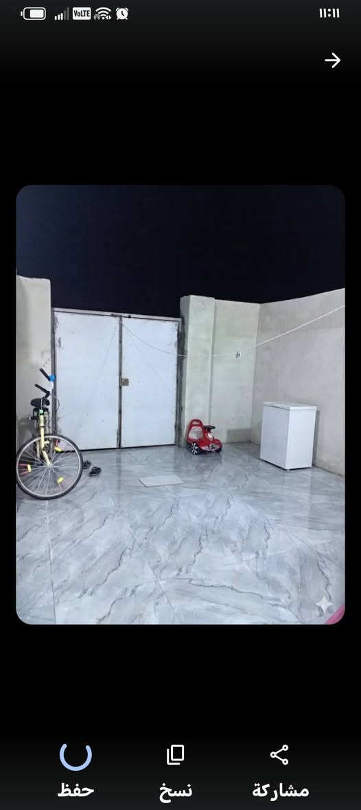 بيت للايجار في سوق باب الهوى؛ شارع ١٥ بناء حديث صارله شهرين المساحه ١٥٠ متر سكف سندويج محتوياته غرفتين وصاله ومطبخ وصحيات داخليه وخارجيه وديوانيه وحديقه خلفيه وحديقه خلفيه ٥٠ متر إيجاره ٣٢٥ قفل للاستفسار تفضل خاص
