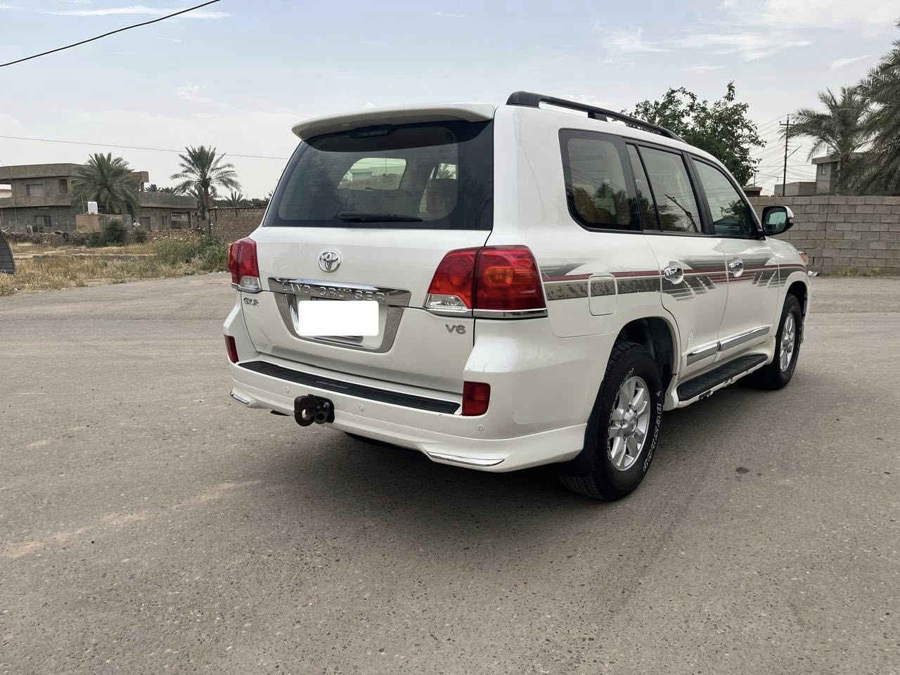 السلام عليكم…
لاندكروز 2013 GXR بعدها على وضع الشركه سبير مانازل… 
6سلندر…. 
ماشية فقط (55)ألف يعني حتى تايرات الشركة مامبدله ….
رقم كركوك مميز ….
مواصفات…
بصمه/بصمة أبواب/فتحه/كشن كهربائي /حساس امامي وخلفي /تشغل عن بعد/شاشة كبيره/كامره/تحكمات ستيرن/مري شفط/اشاير مري /8ايرباك/شاشات خلفيه….وبعد هواي مواصفات…
السعررر (420) وبي مجال 🔥
مكاني صلاح الدين /تكريت…

للاتصال ***********
