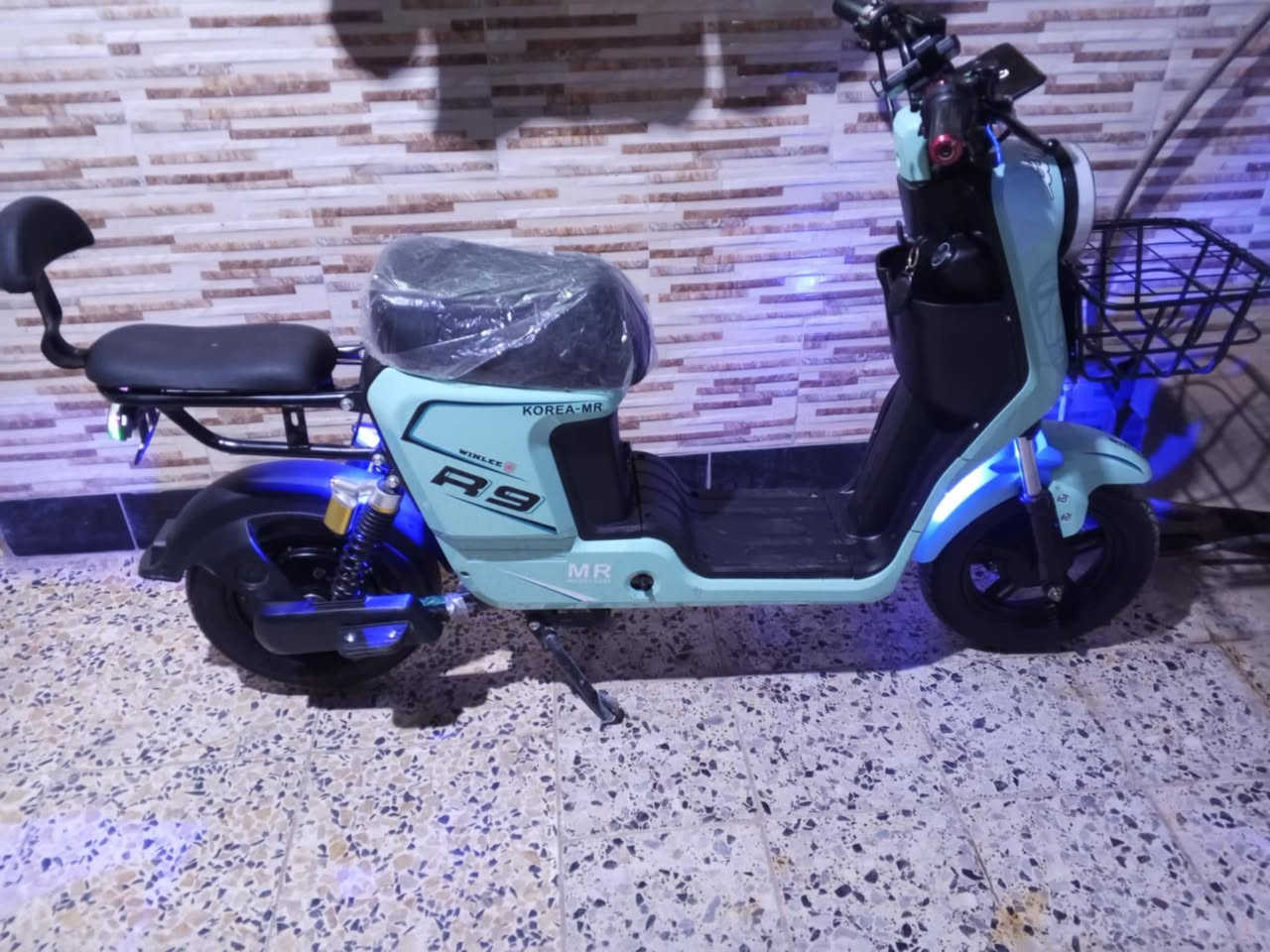 دراجه شحن للبيع نوع (R9) موديل(2025) فول مواصفات لون مميز نظام P لايت عالي وناصي إشارات لكزز دراجه جديد  R رجوع للخلف بطاريات  عدد 5 ملف 1700 حقيقي سرعة بالشاشه 99 سرعه حقيقي 65 تايرات جديد بريكات دسك رياضي سماعة بلوتوث MB3بلادي نضافه 100% سعر  350  وبي مجال للطيبين  لمكان بعقوبة التحرير


**إذا كنت صاحب هذا الإعلان وتريد حذفه لأي سبب، رجاءا أرسل رسالة إلى الدعم الفني**