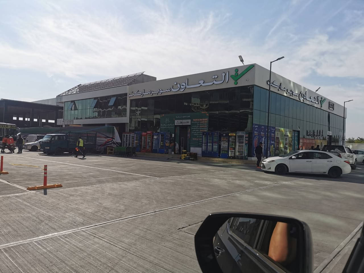 شقه مؤثثه للبيع او للايجار السنوي في مجمع الود. 200م. 4غرف نوم. 3حمامات مع لوندري. بعد تقاطع العامريه باتجاه ابوغريب مجاور الجامعه العراقيه. *********** ***********
