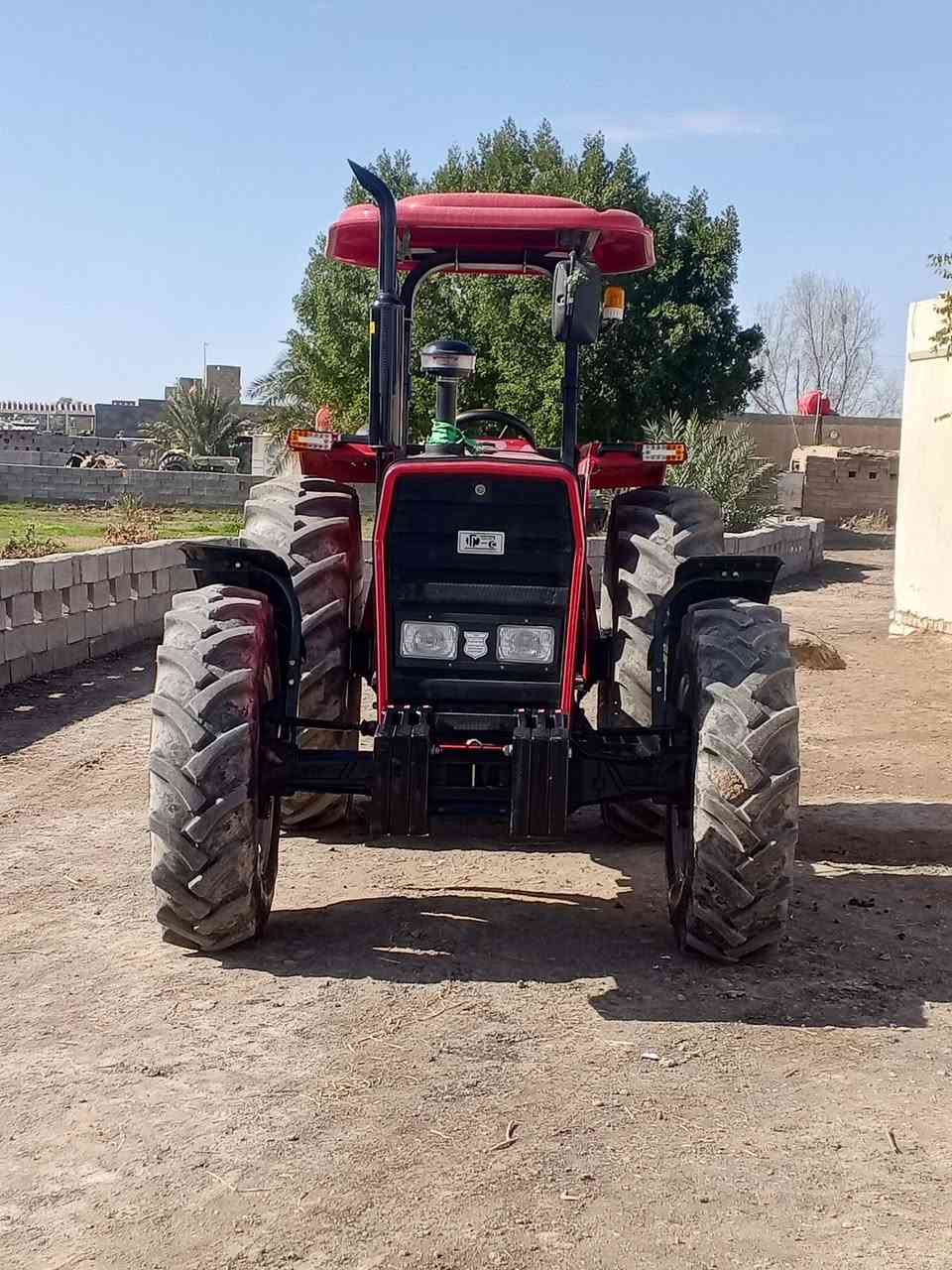 السلام عليكم للبيع تركتر إيراني دبل اكسل موديل 2024 استعمال قليل رقم سليمانية مكفول كفالة عامة مكان ميسان العمارة الاتصال ‏‪***********‬‏
