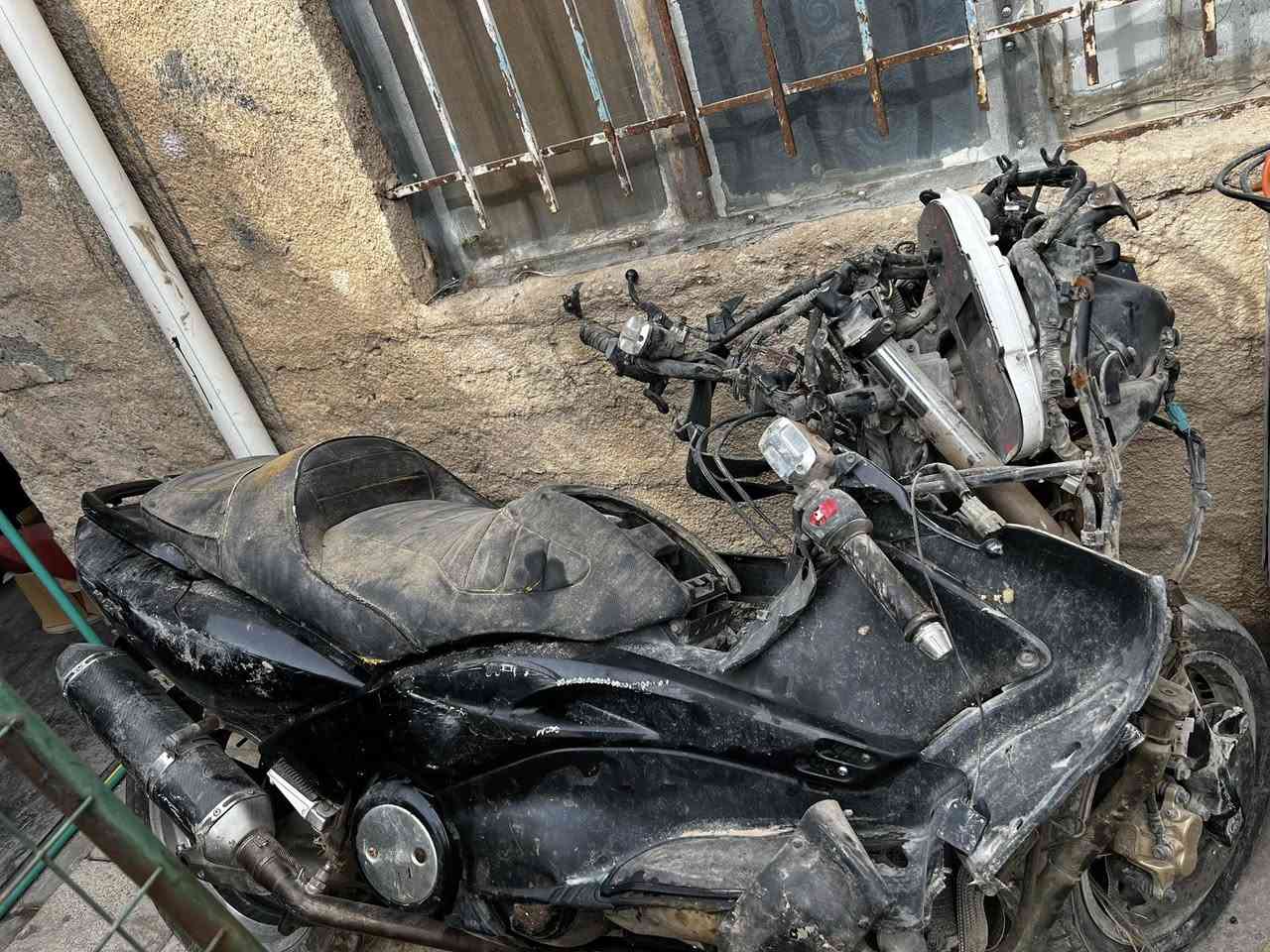 للبيع تيماكس 2008 كوم حديد  قبل الحادث شغالة العامرية بغداد ***********
