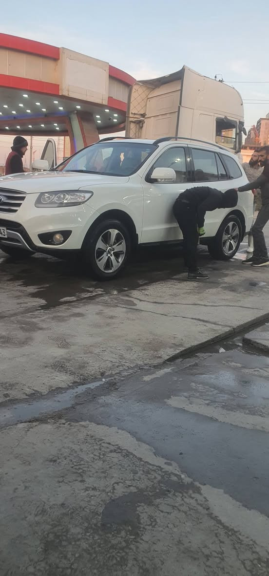 سنتافی 2012 سێ ڕێز کووشن ڕقم هەولیر ڕقم باریک فەحس و هەزەو هەمووشتی  نوێ یه  بەناوی خۆمە قەپات مواسفات بەسمە تۆماتیک ئایپات دۆسە  سلاید کوشن کارەبا  لایت  حەدەسە  ویل کەپ 4 تایەی نوێ ی لەژێرە  پارچە ڕەش  لەسەر ساغی بێ دەعم و بێ لێدران چوار پستۆن 
نرخ 147$  شوێن  هەولێر 
***********
*********** أربيل, العراق
