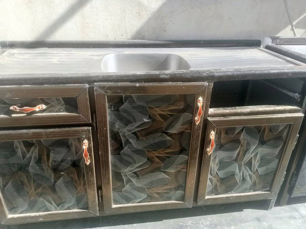 للبيع///مغسلة مطبخ عدد 3 قياس 160سم مقطع سعودي سعر الواحد 85الف ولي يريدهن 3 احسبهن عل 70 الف الواحد العنوان الكرابله الاتصال *********** يوجد وتساب.
