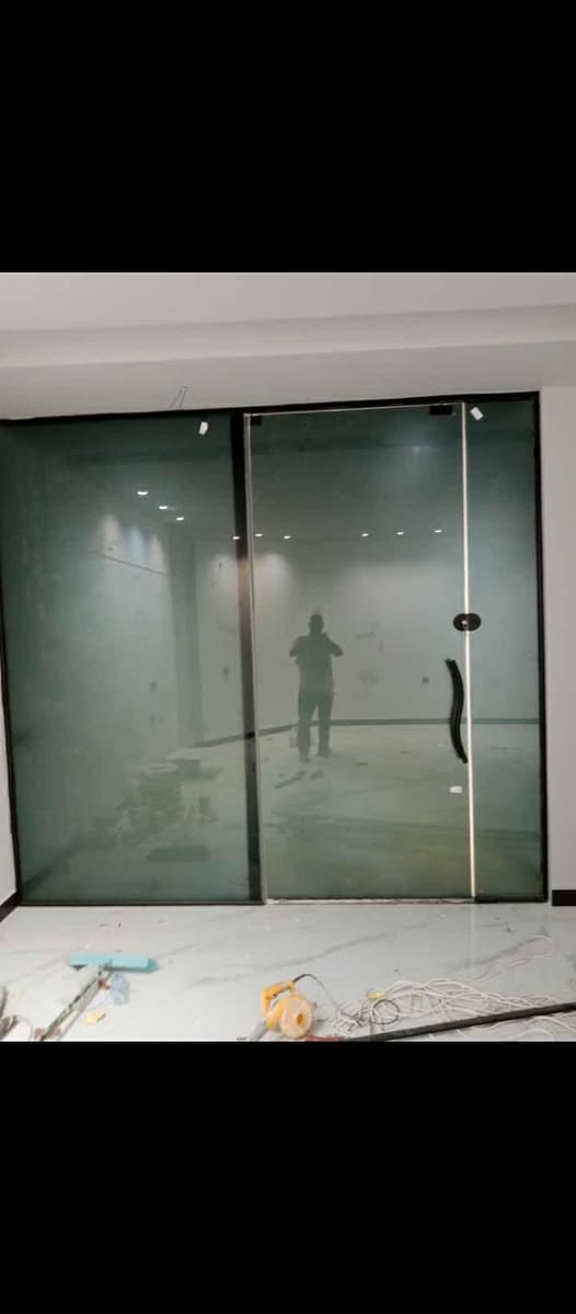 السلام عليكم ورحمة الله وبركاته
نقدم جميع أعمال الزجاج: تركيب وتصميم واجهات، أبواب، درابزين، طاولات، وكل ما يتعلق بالزجاج.
دقة في العمل، جودة عالية، وأسعار تنافسية.
تواصل معنا لتصميم مميز يضيف جمالًا لمنزلك أو مشروعك! 📞"
للاستفسار يرجى الاتصال عن الارقام التالية :-
(بادارة ابو علي ) 
الرقم الاول :- ***********
الرقم الثاني ‏:-‪0771 421 8991‬‏
