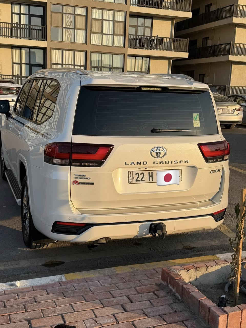 السلام وعليكم 
للبيع فقط بدون مراوس 
Land Cruiser GXR 2024 ( TWIN TURBO )
ضمان شركة تيوتا العراق ( ساز و جيهان )
صيانة دورية داخل الشركة فقط 
ماشية 30 الف كيلو 
باج تضليل لمدة سنة رسمي 
مغلفة ppf ضمان 15 سنة 
درع جامعة امامية ضمان 3 سنوات 
تضليل امريكي ضمان لمدة سنة 
ارضية حوضية اصلية سعره 400 الف 
فول مواصفات للاخير 
مكان السيارة بغداد المنصور 
للاستفسار والسعر الاتصال فقط غير متواجد على الانترنيت اتصال فقط ***********
