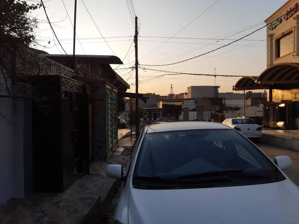 بيت للبيع
مثل ماواضح بالصوره
المكان موصل جانب الايسر حي المعلمين
طابق واحد 116 متر شروق تام  يتكون من غرفة نوم وهول واستقبال ومطبخ السعر ب116 للاستفسار اتصال عالرقم ***********
