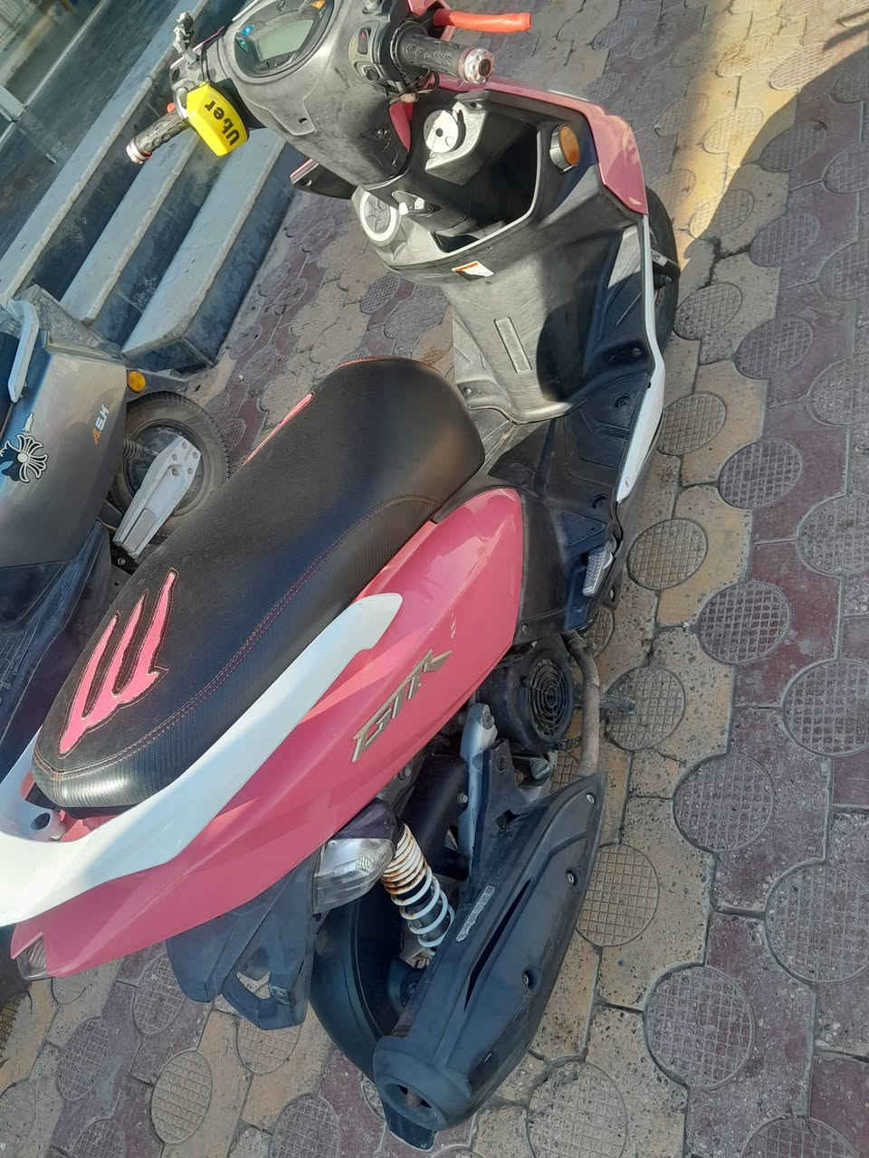 محرك مكفول برغي مامفتوح منها
سعرها ٩٠٠ خادم الطيبين 
كفرتها مصبغات كلهن مختمات اني صبغتهن 
بغداد زعفرانيه شارع كهرباء ***********
