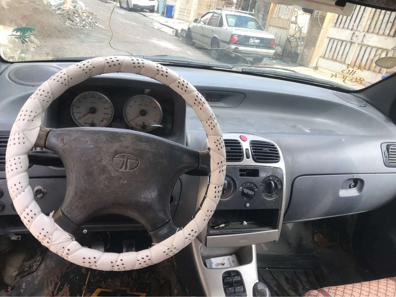 تاتا ٢٠٠٧ سعرى يه ك مانتؤر ته نها (١٤$)و مه جاله كى برايانه گير و مه كينه بى عه يبه كاره بايات و گه رمى و لايت و بريك و فلچه هه مووى مه زبووته ئارم پلاستيك هه ولير بوه ون بووه مه فقوداتي لؤ ده رهاتيه ده توانى مه عه ملاتى بكه ى لؤ خؤت ره نگى كرايته سپى به كتابى رسمى و دائيره ى مرور اوه ليات مه زبووته (***********) أربيل, العراق
