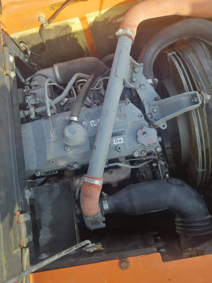 سلام عليكم  هيتاشي زت ثري فول موصافات مكينه وكلشي جاهز للعمل حجم 170 رقم اربيل وسنويه جديدة.  وراعيها حاضر للتحويل السعر 6 شدات ونص
***********
