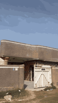 السلام عليكم دار للبيع  ابو زراعي سند واجه 14 ونزال 17 مكانه البكرلي شارع مخبز ليمونه عرض شارع 10 كافت الخدمات متوفره السعر 80 بيه مجال بنسبه للمنطقه سعره كلش زين 
يحتوي البيت طابق الاوال علي ستقبال  وهول وغرفه نوم ومجمع صحيات مطبخ ومنور وكراج سياره 
طابق ثاني غرفه نوم وحده فقط باقي تفاصيل بالفيديو من يرغب بشراء الدار الاتصال علي الرقم ***********
