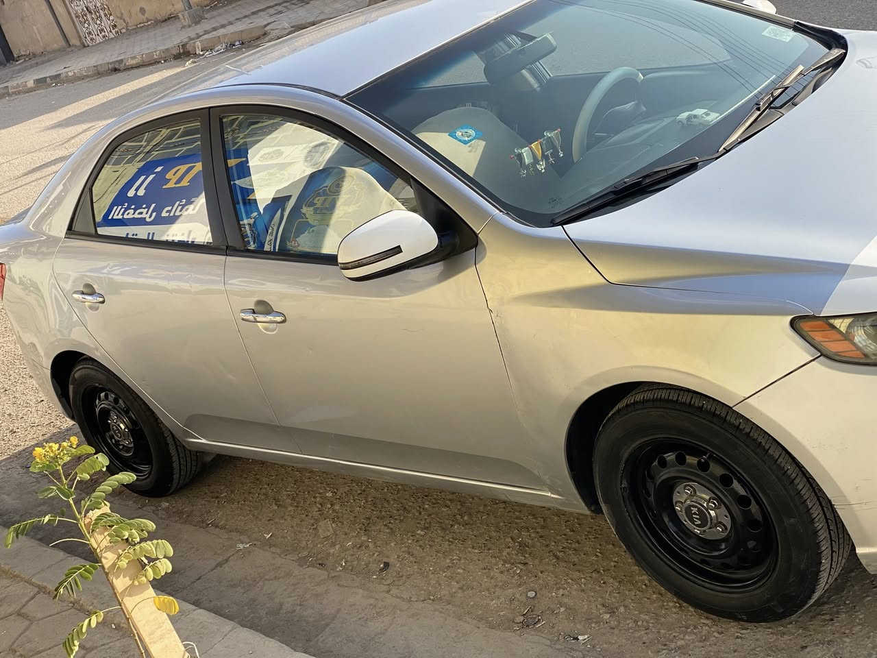 السلام عليكم فورتي 13مكينه 1600حادثها جاملغ وراجع بارد صوره كتاب الفحص موجوده بلمنشور سعر 100وبيها مجال بسيط حك الجيه مكاني ناصريه مركز قرب سجن الاصلاحي ***********
