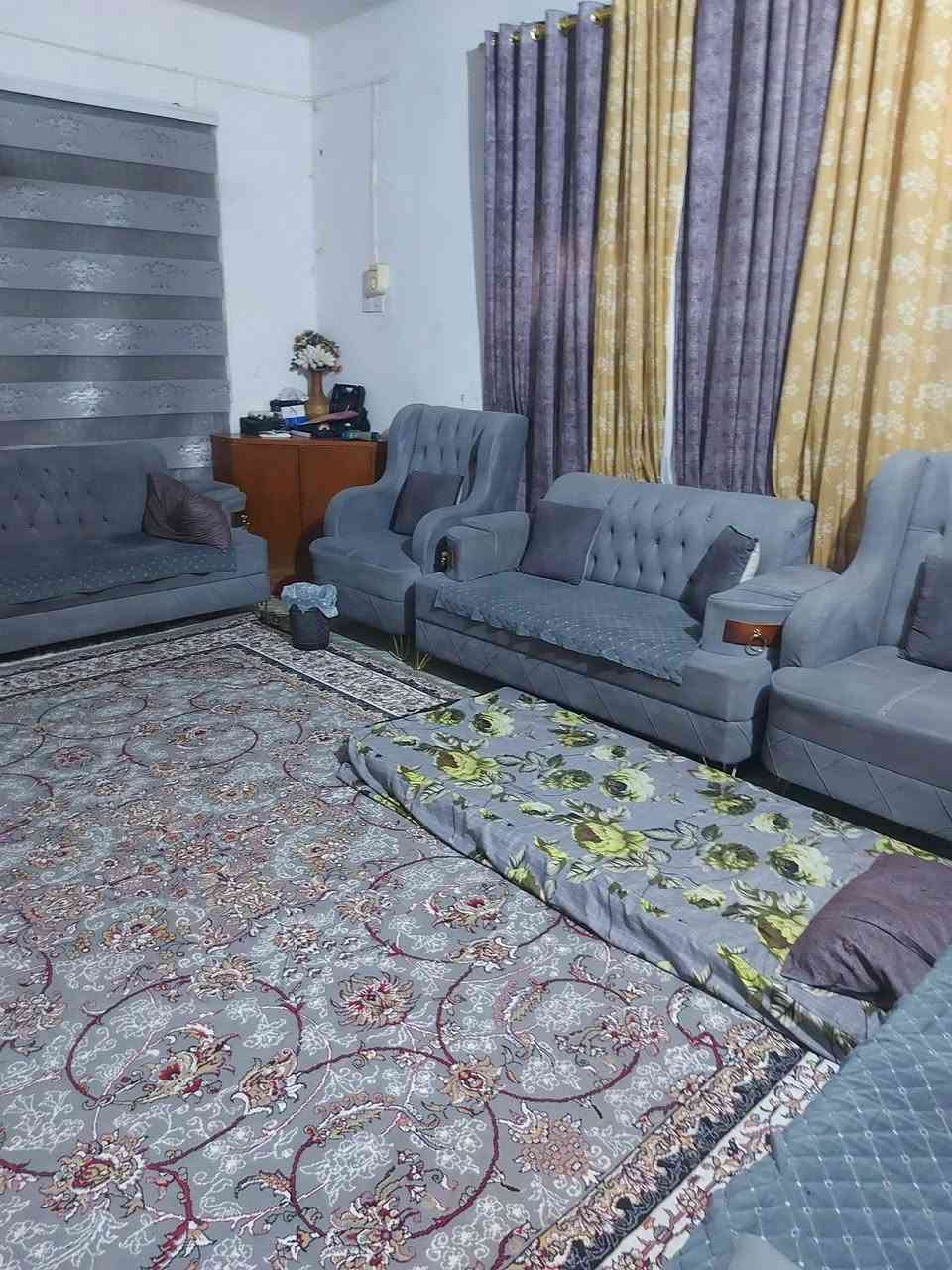 بيت ملك صرف شارع العلاوي او  بجانب المركز الصحي للاطفال مقابل معهد المعلمات تقريبا.مركز بعقوبه منطقه تجاريه مساحه 184.5.الواجه 8.25 والنزال 22 كراج سيارتين هول غرفت نوم والمطبخ والصحيات سيراميك سطحين وغرفة نوم بلطابق الثاني سعر متر ٢ مليون الشراي يتفضل خاص


**إذا كنت صاحب هذا الإعلان وتريد حذفه لأي سبب، رجاءا أرسل رسالة إلى الدعم الفني**