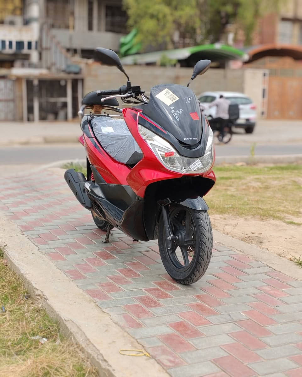 السلام عليكم 😊✋
دراجة pcx... ياباني
(جيل الثاني).. مكينة 150.. S 
ماشية 31 الف دراجة خير من الله كلة شغال اي نقص ما بيهة دهن جديد تايرات جدد استان كهربائي حساس ازدحام...
عنوان مدينة الصدر للاستفسار الاتصال ع رقم (***********)...😊✋💔
