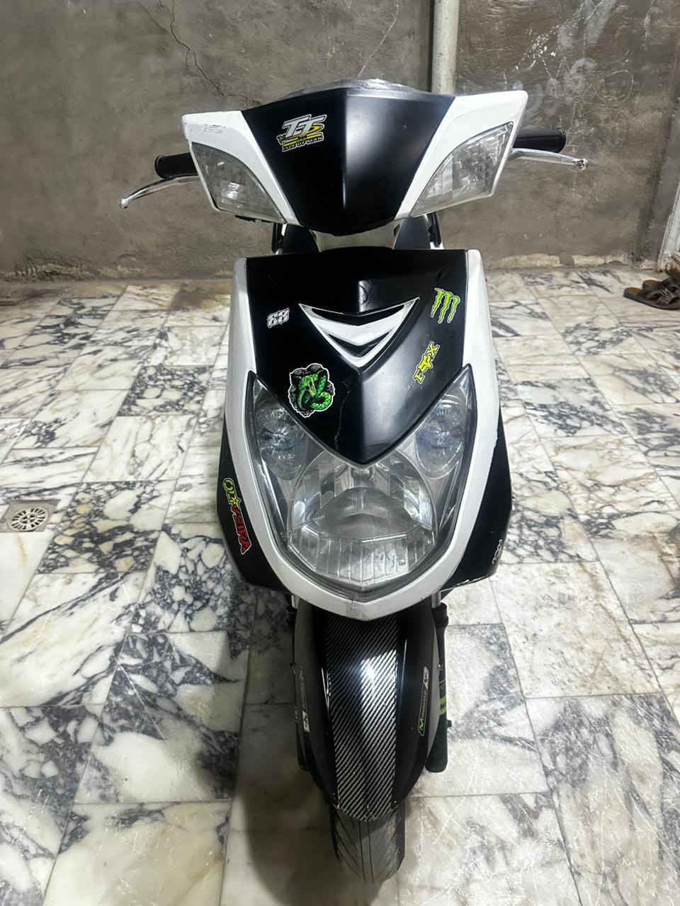 سلام عليكم دراجة للبيع سكنس فحل كابريتر مو نوزل  دراجة بلادية مكفولة كفالة عامة من كفر أو مكينة دراجة نضيفة نكرة سلف اب كل وقت مكان بغداد العبيدي شارع عشرين السعر 550. اوبيهة مجال رقم ***********
