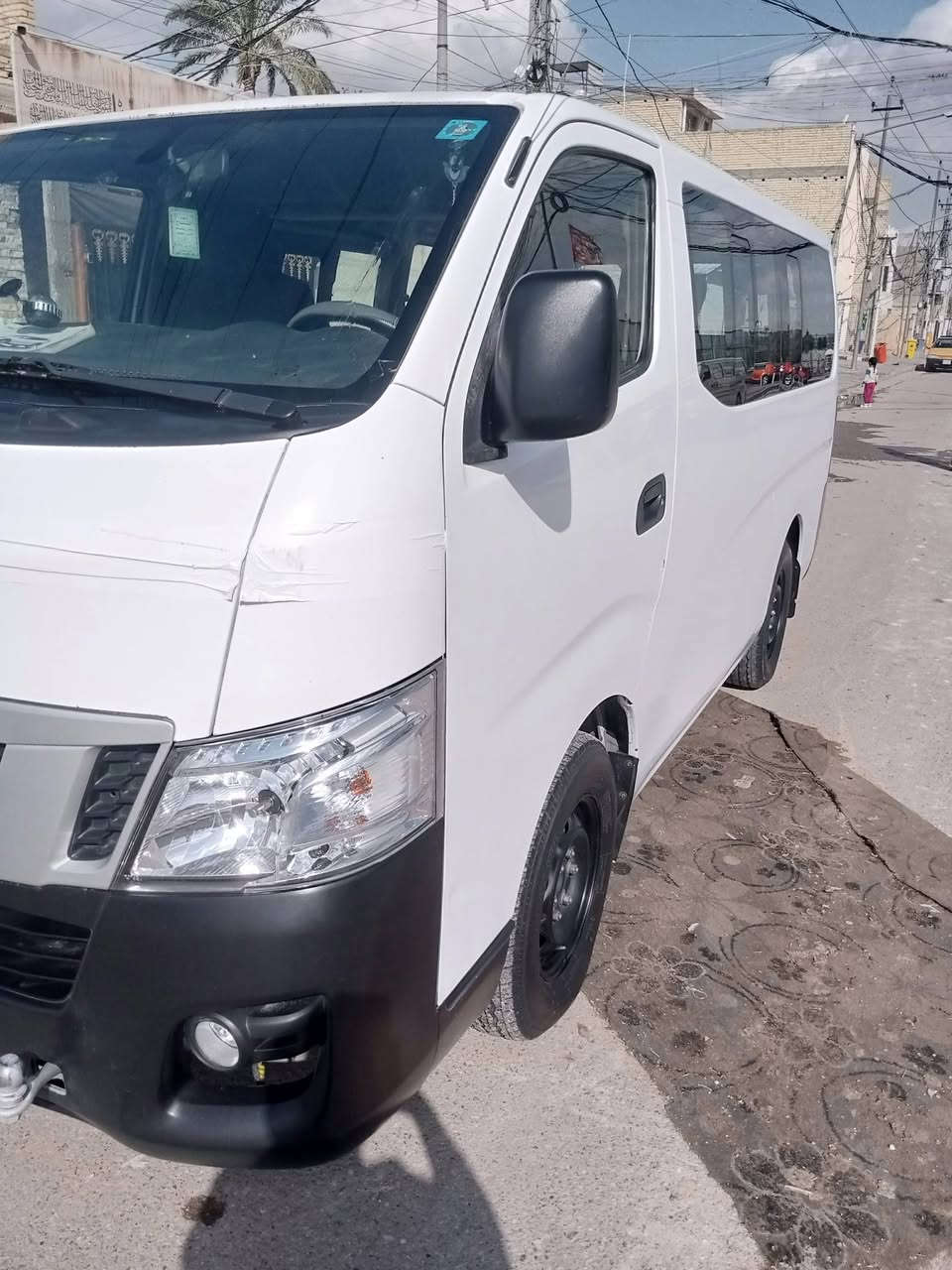 السلام عليكم نيسان موديل 2014 سيارة جديد مكفول كفالة عامه رقم الهاتف ***********
