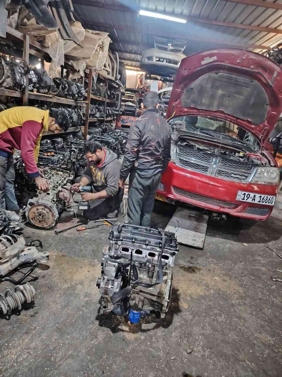 جزء هاذة من عاملنا يوجود لدينة حداد صدر ومكينه وكير وكهربائيات عنوان قاهره قرب نادي طالبة رقم هاتف ***********
