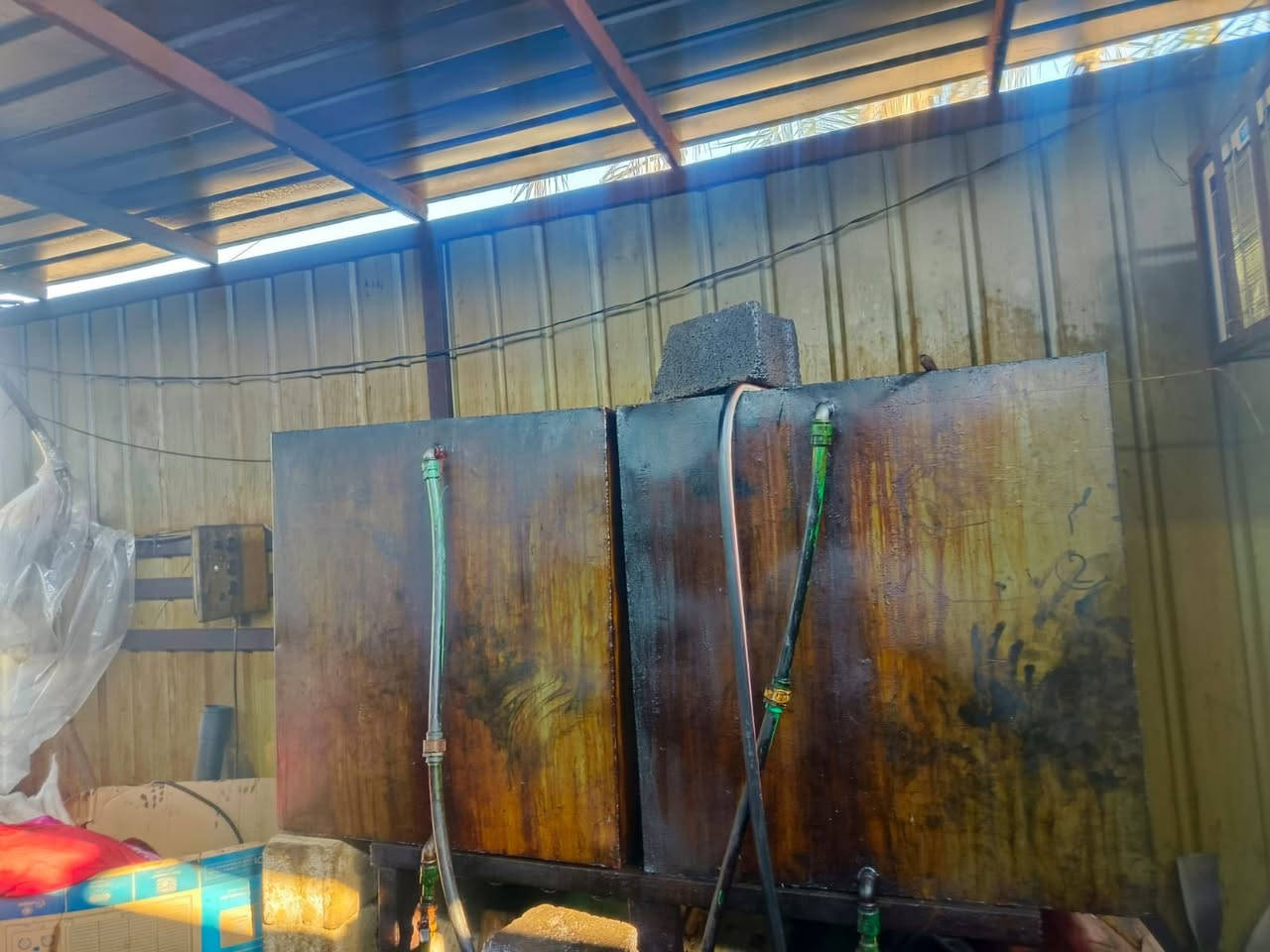 موقع للبيع مكانه بغداد الشعب السريدات القديمه         بي حمل حاليا 540  بالصيف حمله 750  بيهه تلث مكاين 
وحده 113 جديده 
وحده بومه 
ووحده بومه مكينته كايمه كامله مع راس التوليد 
الأرض ايجار   بيهه ٤ بوردات خارجيه ***********
