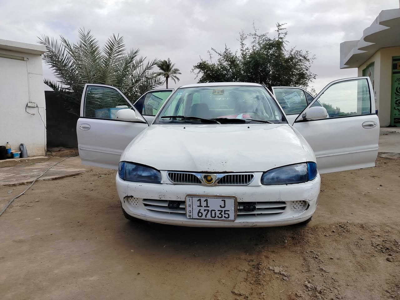 بروتون 2002 رقم بغداد دولي باسمي سنويه ل28 لون ابيض
كير ومحرك مكفولات 
تخم تأير جديد 
صدر امامي و خلفي جديد 
كهربائيات كلها شغاله 
تبريد شغال 
سياره جديده مال جناي 
بلاديه بدون صبغ 
العنوان ديالى بلدروز ***********
السعر ب47 وبيها مجال قليل حك الجيه
