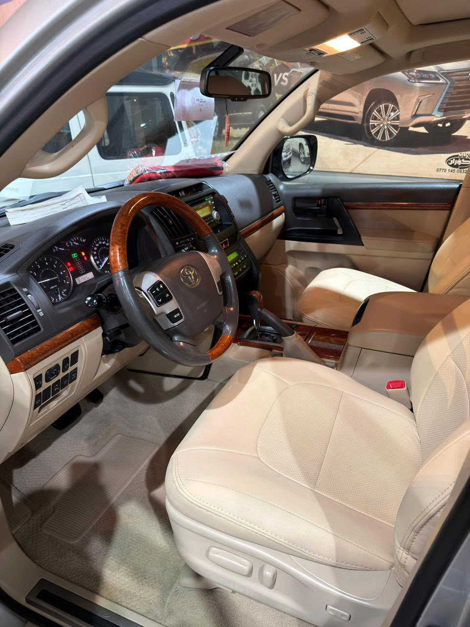 ‎🙏🏻بسم الله الرحمن الرحيم
—————————————————————————
‎  تويوتا لاند كروزر (2013)بريم اصلي

‎كير و محريك شرط واحد بورغى مامفتوح 👍 ماشى (
‎◽️مكفول كفاله عامه  من الدعاميه إلي الدعاميه 🔶
‎مابي بارد مابي شخوت ✅
‎مابي رصعات حلو سياره ✅
—————————————————————————
‎🔶 مواصفات فول
‎🔶بريم اصلي
‎شاشة كبير+ لمس +حاسة
‎+كاميرات+ فتحة سقف 
‎كشن جلد كشن كاراباي +شحن موبایل  +8 اريباك+ تبريد مركزية
‎بصمة تشغيل عن بعد +سلاجة +ليد زينون +
‎تحكمات ستيرن +فوليوم +فورويل +هوك+
—————————————————————————
‎تخم تاير دنلوب الاصلي 🔶
‎محرك كير بشرط مامفتوح 🔶
‎سيارة حيل نظيفة كلشي عل بلاد لوك
‎سنوية زنكة كلشي جديد مدفوع
‎باسمي السنوية بشرط تحويل و خرامة 
‎سيارة مابيـها دينار مصرف كامل من كل نواحي
‎رقم شيمالي 

‎نفس يوم /تحويل و وكالة حاظر 
‎مكان /داخل سليماني معرض شڤان معارض تحويل🌇
‎🔸سعر (٣٨٠)$
‎          موبايل📲//***********—***********
