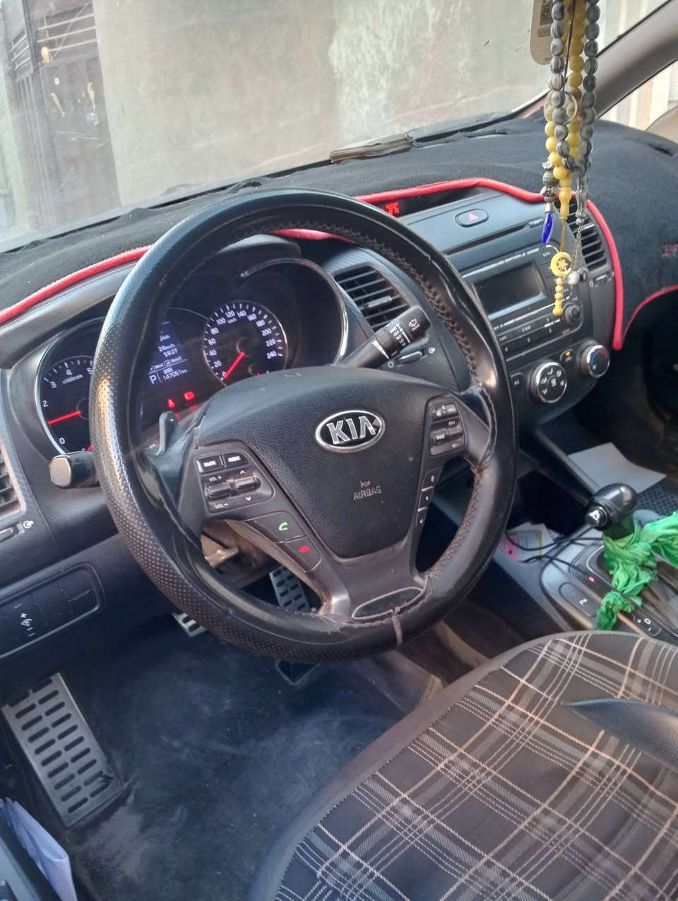 سيارة سيراتو خليجيه موديل 14فول مواصفات ما عده بصمه مري شفط اشاير بل مري تحكم ستيرن  شفتات بل ستيرن تخم تاير تبريد تدفئه قطعتين حساسات إمامي خالفي سنويه جديدة يدات نيكل السعر 126$ بيه مجال هاتف ***********
