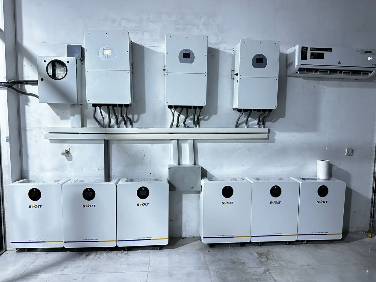 ✋🏻تم تنصيب منظومه طاقه شمسيه ✋🏻

🚨اليوم ابو المول ودع المولد ه وفر فاتورة الوطني 🚨

📍موقع التنصيب. ميترو مول تقاطع الواسطي

تجهيز 150امبير نهاري + 120امبير

-المواد المستخدمه 

-🌅ألواح لونجي 650W دبل كلاص -بايفشل -16بازبار
ضمان اللوح 20سنه 
عدد 75
🔋-بطاريه ليثيوم فوسفات الحديد نظام 17KW-51.20V
 safety 
ضمان 5سنوات استبدال
عدد6
-انفيرتر DEYE12KW 3MPPT- هايبرد 
ضمان 5سنوات استبدال
 
العنوان -كركوك طريق بغداد مقابيل محطة وقود عقبه بن نافع 

📞***********
📞***********

الفرع الثاني _ناحية الزاب 
الفرع الثالث-ناحية يايچي
