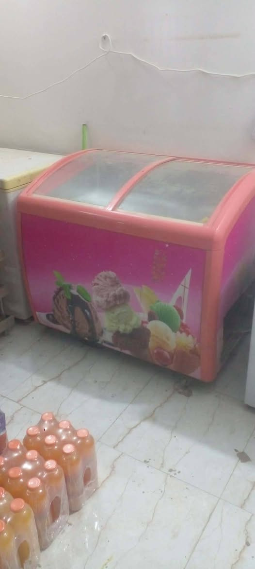 السلام عليكم مجمده نضيفه مابيه اي شي وميز لبيع


**إذا كنت صاحب هذا الإعلان وتريد حذفه لأي سبب، رجاءا أرسل رسالة إلى الدعم الفني**