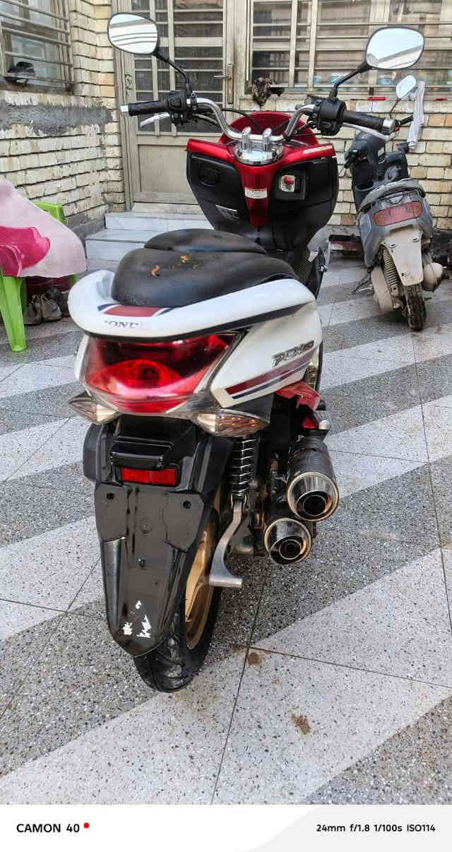 سلام عليكم دراجه بي سي اكس دراجه جديدة احله من الصور بعد فقط يراد الها كفر امامي ادراجه اوراق وكاملة للاستفسار ***********
