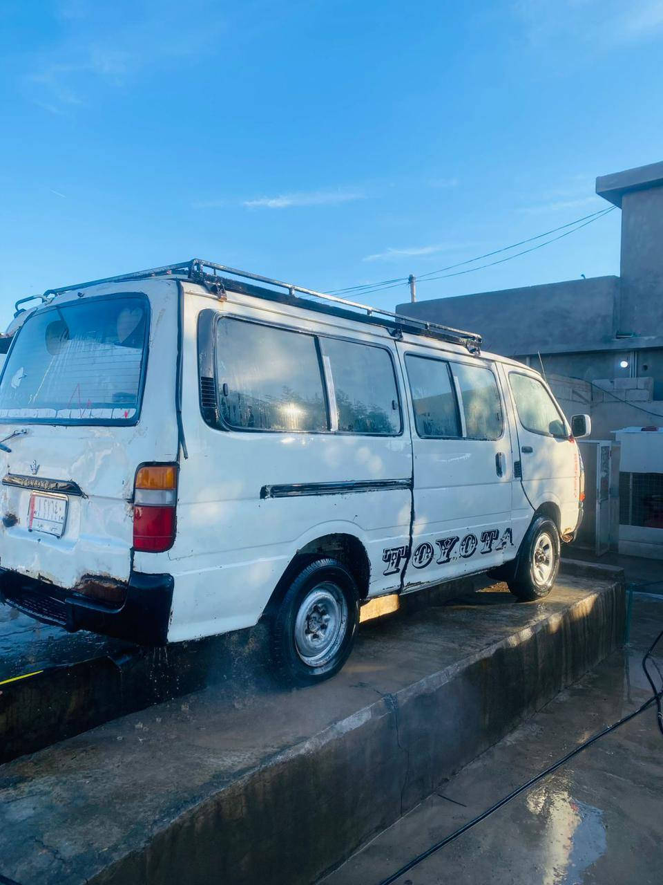 سلام عليكم سياره بوز البيع ١٤ نفر مكينه ونجي رقم ألماني سياره خير من الله دخل نضيف سياره جاهزه ولا كشر كدمكم مكينه بيهه صرف موديل ٩٢ سنويه اله سته وعشرين تحويل ثاني يوم مصفره هيعه وقرمات مكان ديالى شهربان رقم ***********
