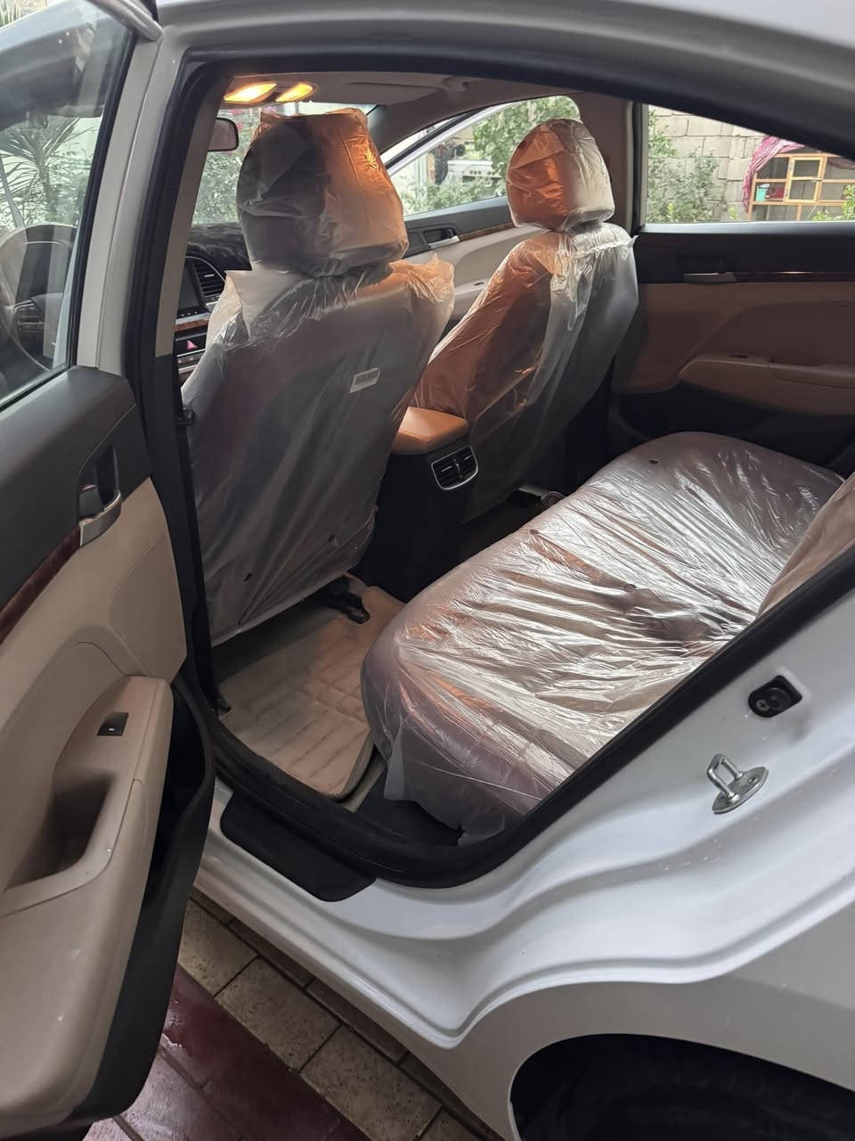 السلام عليكم
النتره 2018
مفوله كفاله عامه
السياره على وضع الشركه ماشيه 65الف حقيقي
فول عدى البصمه 
محرك 2000
السعر 160$
المكان كربلاء طوريج 
السياره جديده 
*********** @إشارة
