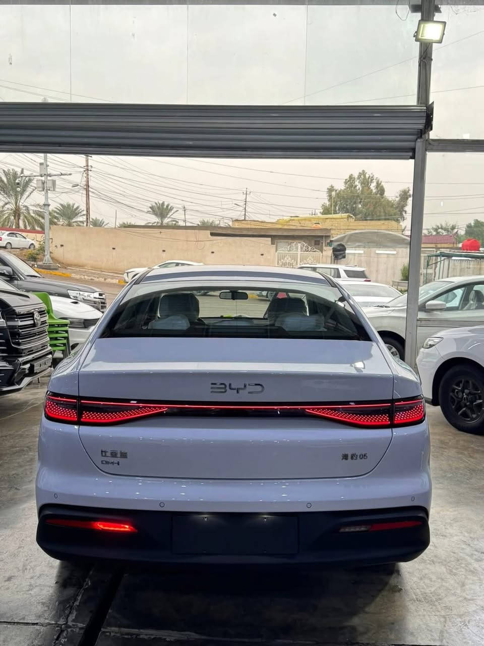 .{.♥️مجموعه الملك لتجاره السيارات الحديثه♥️.}
          
        ✅نقدم لكم افضل العروض لزبائن الكرام✅ 
☑️🔥طبعا العروض الاسعار نار  و VIP                
            🔥وفرنا لكم بوايدي بانواع المذكورا 🔥
1️⃣بي وايدي سيل 5  
2️⃣بي وايدي دسترويل  
3️⃣بي وايدي كين بلاص 

🧩🔥كامل+كارت وشاحن+فوم +مثلث 

العنوان ⬅️بغداد الكريعات نهايه شارع المعارض 

☎️ للاستفسار 

☎️***********

☎️***********

✅ مواصفات السيارة

 • المحرك ونظام الدفع:
 • محرك بنزين 1.5-لتر (4 سلندر) مدمج ضمن نظام الهجين “DM-i”.  
 • محرك كهربائي (و/أو ضمن النظام الهجين) يعطي قدرة تقريبية 120 كВт (≈163 حصان) وعزم ≈ 210 نيوتن-متر.  
 • نظام الدفع: دفع أمامي (Front-Wheel Drive).  
 • الأداء والمدى:
 • تسارع من 0-100 كم/س في حوالي 7.6 ثانية.  
 • سرعة قصوى تقارب 180 كم/س.  
 • سعة البطارية في بعض الطرازات: 15.87 كВт·ساعة تقريباً للبطارية المدمجة بالنظام الهجين.  
 • مدى القيادة كهربائياً (في بعض المواصفات): حتى 120 كم تقريباً.
