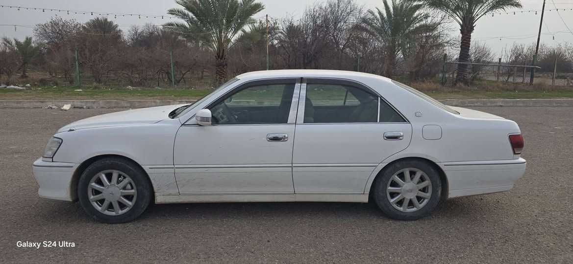 ملكة اربع دكم موديل ٢٠٠١ محرك دي فور الكبير كفالة عامة رقم انكليزي تحويل ثاني يوم 
تبريد قطعتين 
 اشاير بالمري 
كاميرا دوارة 
ثلاجة
لايت زنون 
اربع كراسي كهرباء
تخم تاير جديد 
ويل نجمة 
حدادية جديدة 
السعر ١٤٥ وبيها مجال حك الجية 
للاستفسار الاتصال
***********
***********
