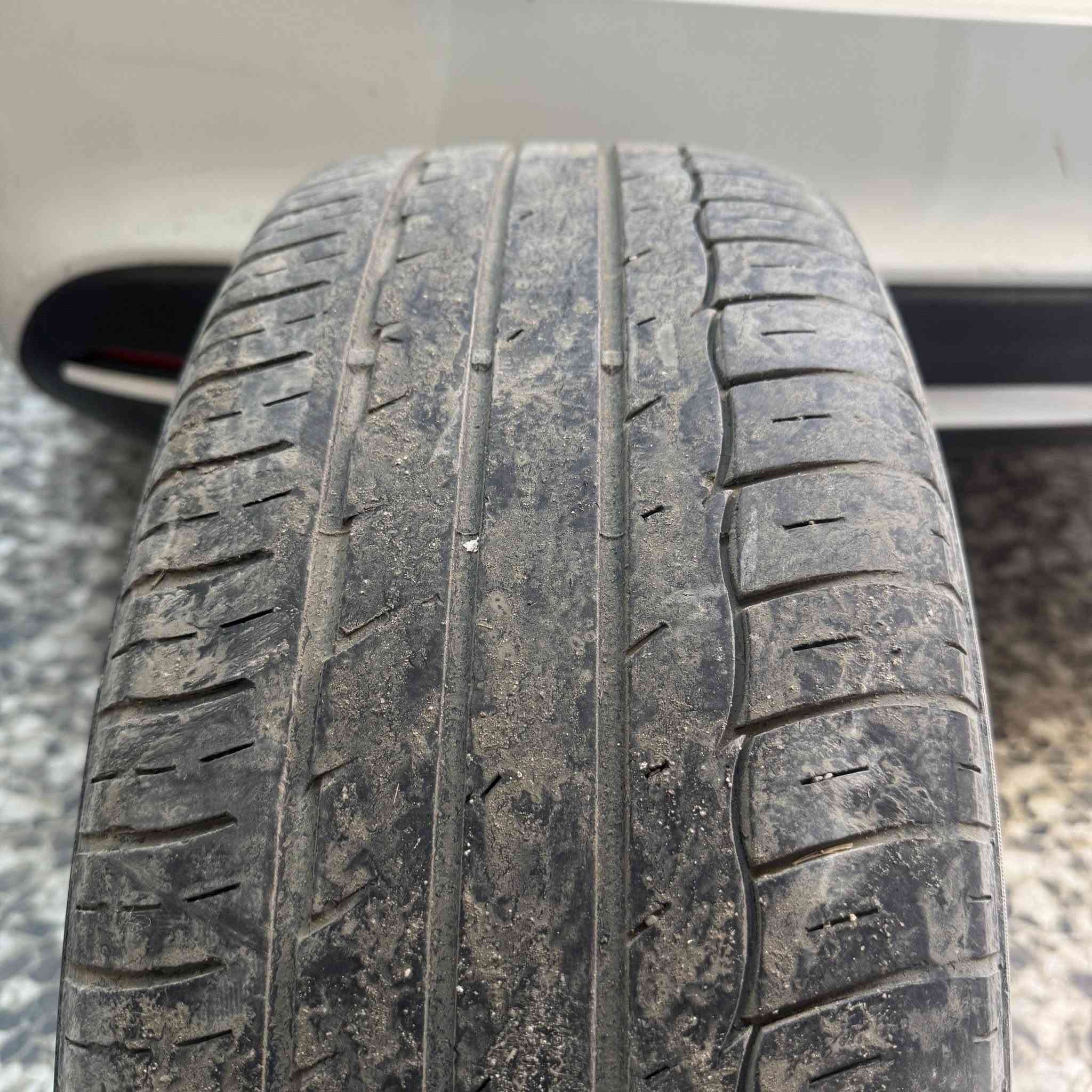 السلام عليكم عندي هذا تاير و ويل كب قياسه ٢١٥/٥٥/١٧ البلادي اريد مراوس بأسبير بلادي صغير (كركور)
مكاني بغداد المشتل 
***********
